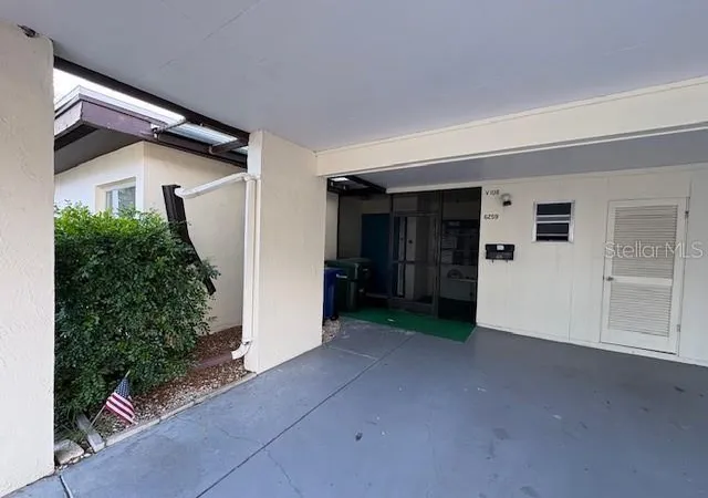 Listing Photo 5 - Condo for sale in building located at 6259 Grn Vw Cir, SARASOTA, FL 34231 - Unit #108