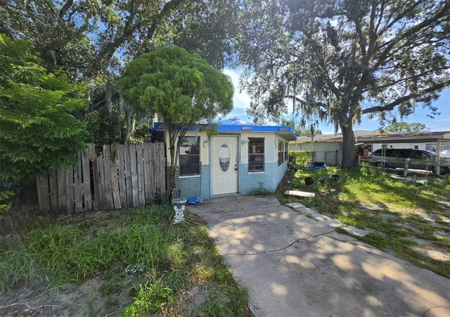Photo 2 of Single family home for sale at 1028 Sunshine Dr E, Lakeland, FL 33801 | MLS# TB8544271 | Listing updated on 2026-09-29