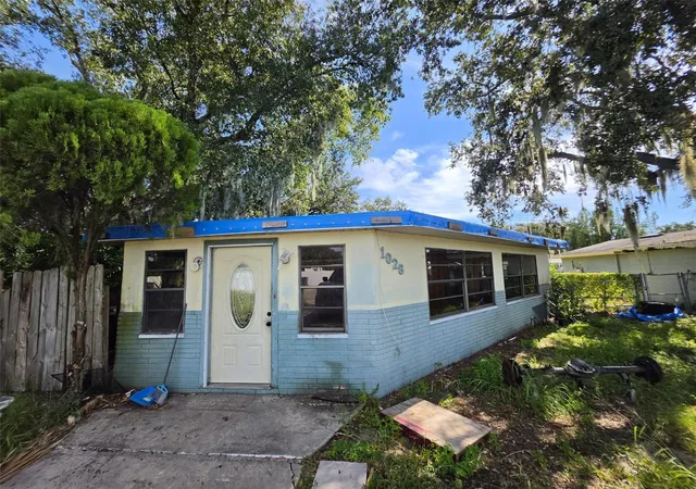 Photo 3 of Single family home for sale at 1028 Sunshine Dr E, Lakeland, FL 33801 | MLS# TB8544271 | Listing updated on 2026-09-29
