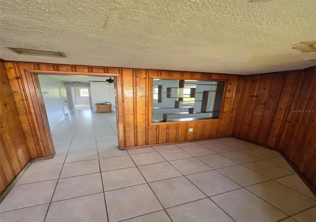 Photo 4 of Single family home for sale at 1028 Sunshine Dr E, Lakeland, FL 33801 | MLS# TB8544271 | Listing updated on 2026-09-29