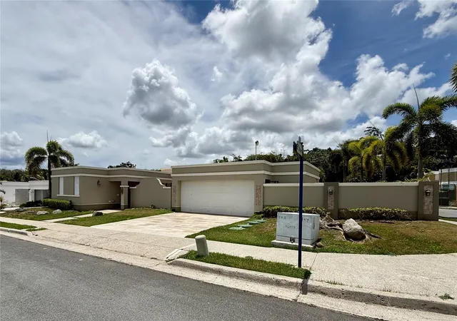Photo 1 of Single family home for sale at 834 Calle 3 #B13, Guaynabo, PR 00971 | MLS# PR9123843 | Listing updated on 2026-09-02