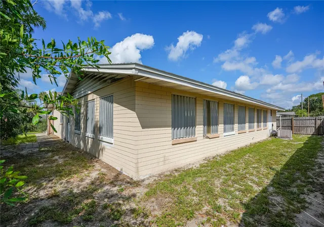 Photo 4 of Single family home for sale at 2005 Saxon Dr, New Smyrna Beach, FL 32169 | MLS# NS1089141 | Listing updated on 2026-09-01