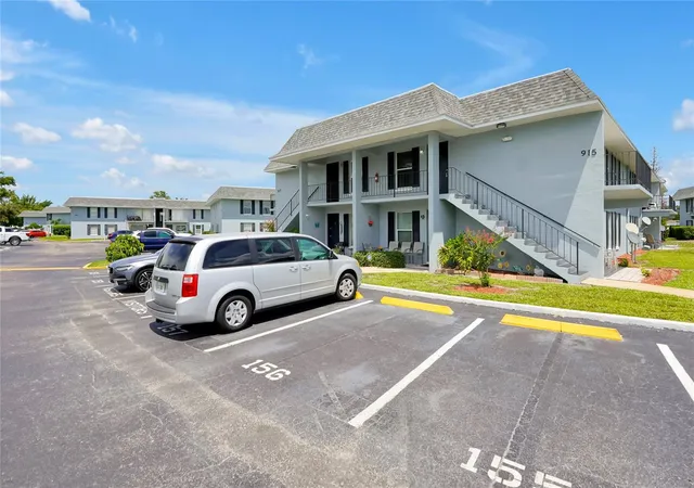 Photo 3 of Condo for sale at 915 W Oak Ridge Rd #B, Orlando, FL 32809 | MLS# O6438072 | Listing updated on 2026-09-01