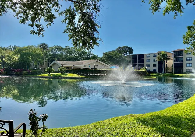 Photo 4 of Condo for sale at 625 30th Avenue W #G109, Bradenton, FL 34205 | MLS# A4704675 | Listing updated on 2026-09-15