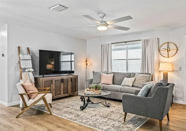 Photo 3 of Single family home for sale at 202 Juarez Way, Lady Lake, FL 32159 | MLS# G5117235 | Listing updated on 2026-09-24