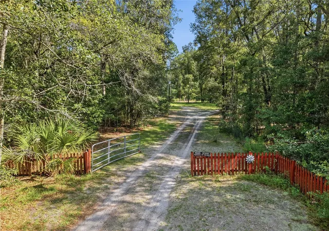 Photo 3 of Manufactured home for sale at 24662 NW 84th Place, Alachua, FL 32615 | MLS# GC543165 | Listing updated on 2026-09-01
