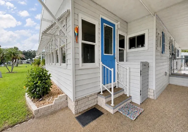 Photo 3 of Manufactured home for sale at 1100 Belcher Rd S #448, Largo, FL 33771 | MLS# TB8544326 | Listing updated on 2026-09-21