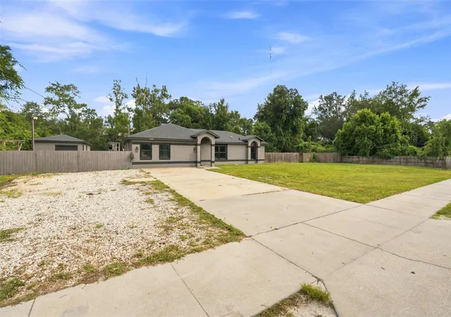 Photo 3 of Single family home for sale at 1300 Adeline St, Orange City, FL 32763 | MLS# O6438090 | Listing updated on 2026-09-25