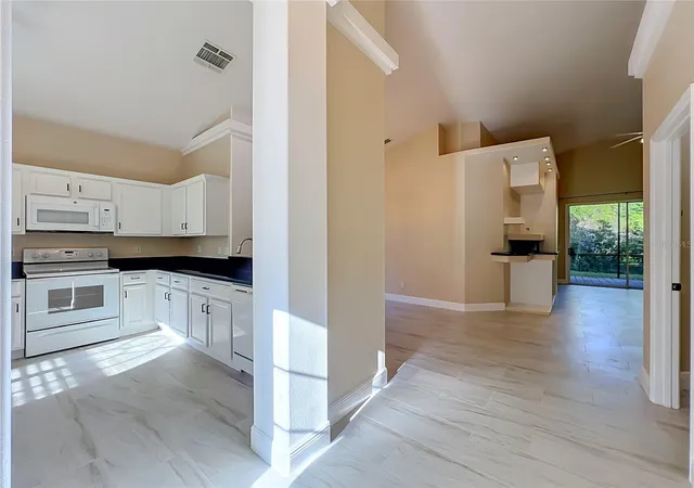 Photo 4 of Single family home for sale at 1714 Fox Glen Ct, Winter Springs, FL 32708 | MLS# O6438093 | Listing updated on 2026-09-23