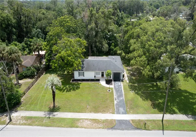 Photo 3 of Single family home for sale at 374 W Graves Ave, Orange City, FL 32763 | MLS# V4951044 | Listing updated on 2026-09-24