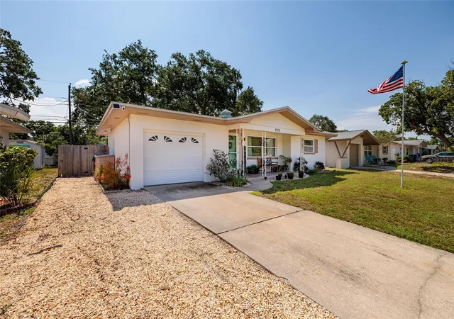 Photo 1 of Sale Pending at 2135 Pocahontas Dr, Largo, FL 33774 | MLS# TB8544331 | Listing updated on 2026-09-04