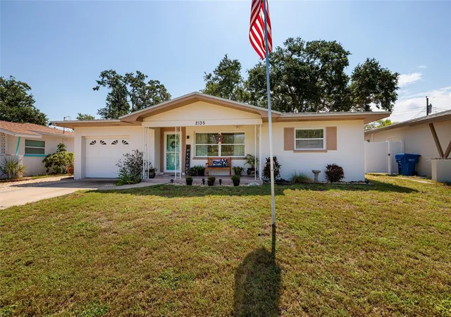 Photo 3 of Sale Pending at 2135 Pocahontas Dr, Largo, FL 33774 | MLS# TB8544331 | Listing updated on 2026-09-04