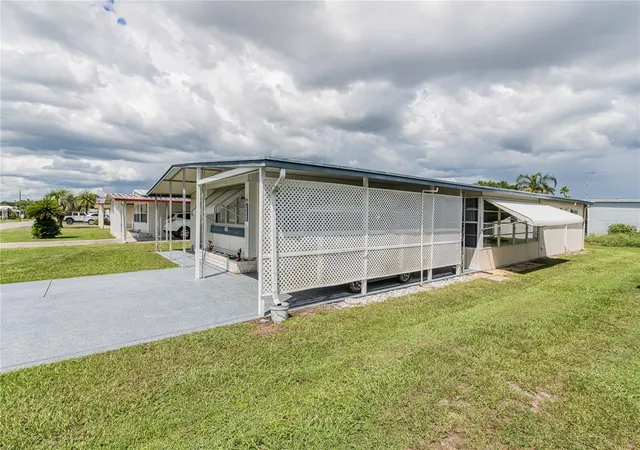 Photo 2 of Manufactured home for sale at 5302 Powhattan St, Zephyrhills, FL 33542 | MLS# TB8544333 | Listing updated on 2026-09-15