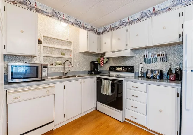 Photo 3 of Manufactured home for sale at 5302 Powhattan St, Zephyrhills, FL 33542 | MLS# TB8544333 | Listing updated on 2026-09-15