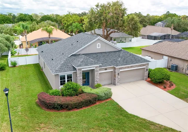 Photo 3 of Single family home for sale at 115 Sapphire Ct, Auburndale, FL 33823 | MLS# L4964721 | Listing updated on 2026-10-01