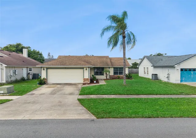 Photo 3 of Single family home for sale at 204 S Bristol Cir, Sanford, FL 32773 | MLS# O6438098 | Listing updated on 2026-10-07