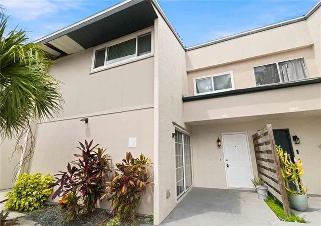 Listing Photo 1 - Condo for sale in building located at 1006 Longfellow Ct, SARASOTA, FL 34243