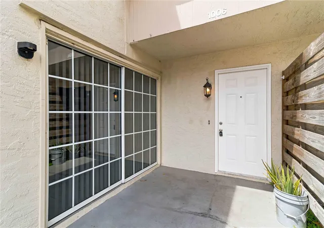 Listing Photo 2 - Condo for sale in building located at 1006 Longfellow Ct, SARASOTA, FL 34243