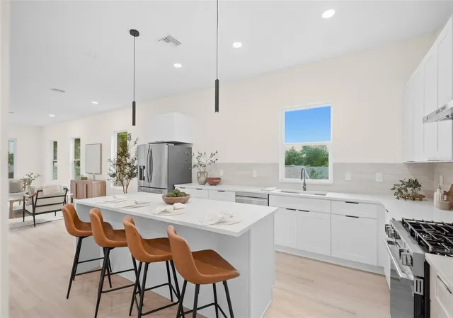 Photo 2 of Townhouse for sale at 2142 5th Avenue N, Saint Petersburg, FL 33713 | MLS# TB8544338 | Listing updated on 2026-10-06