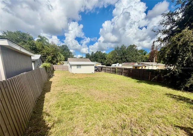 Photo 4 of Single family home for sale at 313 Takoma St, Orlando, FL 32811 | MLS# TB8544342 | Listing updated on 2026-09-01