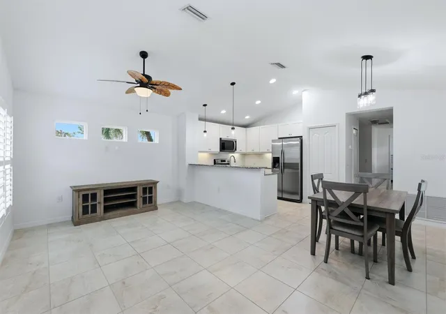 Photo 4 of Sale Pending at 12610 Shimmering Oak Cir, Venice, FL 34293 | MLS# A4704694 | Listing updated on 2026-10-01