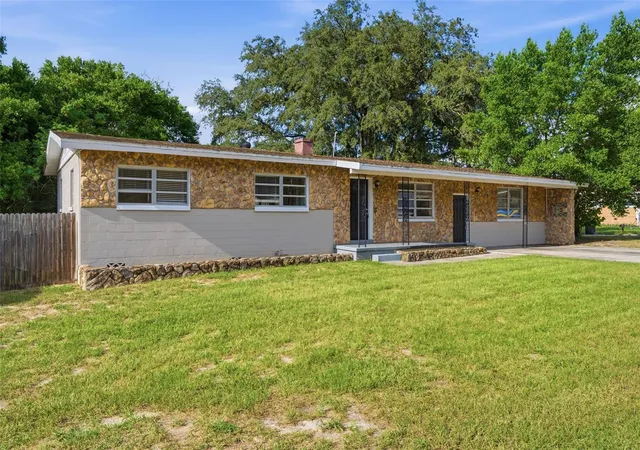 Photo 3 of Single family home for sale at 5501 Perrine Dr, Orlando, FL 32808 | MLS# O6438135 | Listing updated on 2026-09-05