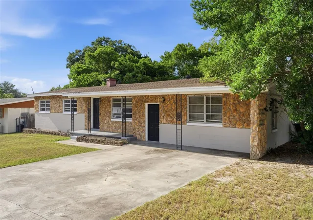 Photo 3 of Single family home for sale at 5501 Perrine Dr, Orlando, FL 32808 | MLS# O6438135 | Listing updated on 2026-09-05