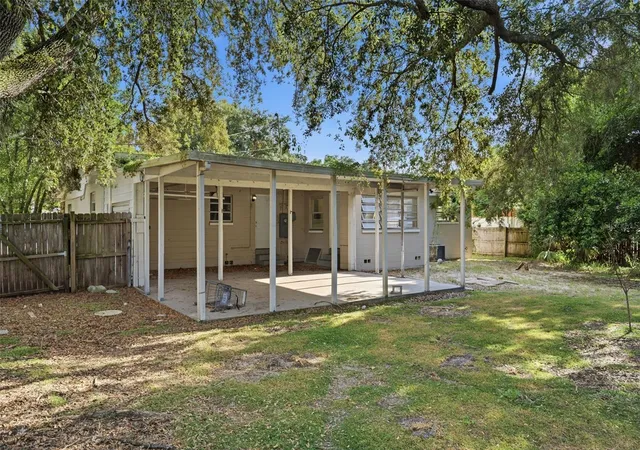 Photo 4 of Single family home for sale at 5501 Perrine Dr, Orlando, FL 32808 | MLS# O6438135 | Listing updated on 2026-09-05