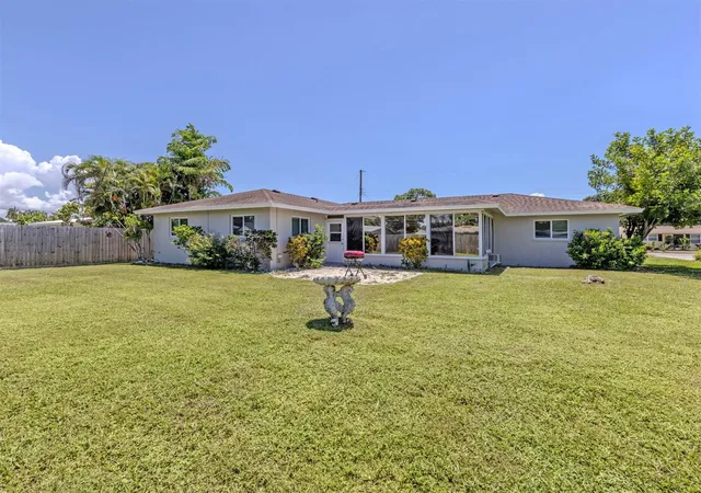 Photo 3 of Single family home for sale at 2161 Inner Cass Cir, Sarasota, FL 34231 | MLS# TB8544374 | Listing updated on 2026-09-15
