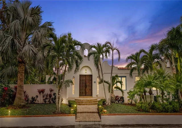 Photo 1 of Single family home for sale at 220 14th Avenue N, Saint Petersburg, FL 33701 | MLS# TB8544377 | Listing updated on 2026-09-14