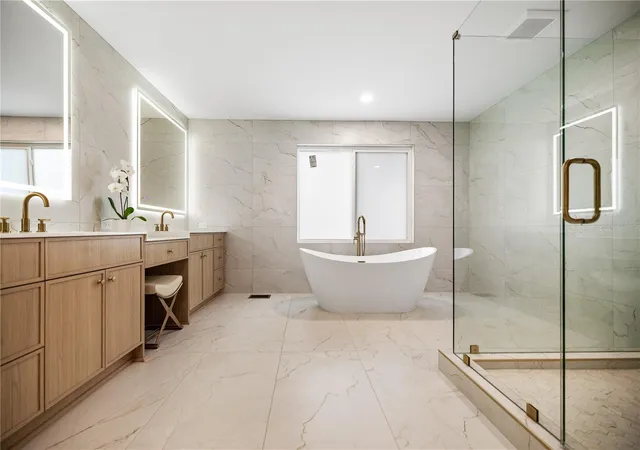 Photo 3 of Single family home for sale at 220 14th Avenue N, Saint Petersburg, FL 33701 | MLS# TB8544377 | Listing updated on 2026-10-14
