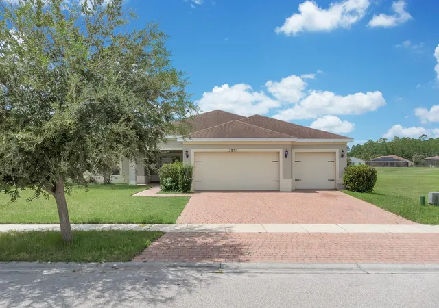 Photo 3 of Single family home for sale at 3851 Gulf Shore Cir, Kissimmee, FL 34746 | MLS# S5156729 | Listing updated on 2026-09-07