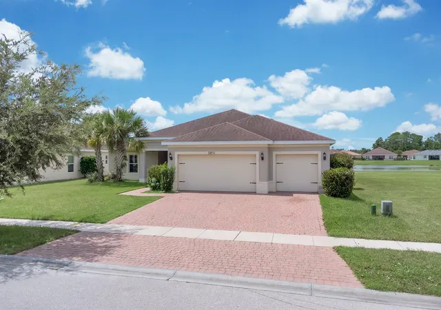 Photo 3 of Single family home for sale at 3851 Gulf Shore Cir, Kissimmee, FL 34746 | MLS# S5156729 | Listing updated on 2026-09-07