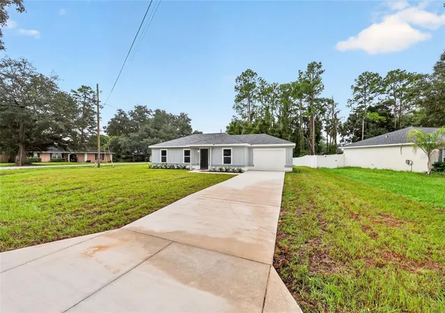 Photo 2 of Single family home for sale at 3 Pecan Dr Crse, Ocala, FL 34472 | MLS# OM731458 | Listing updated on 2026-09-02