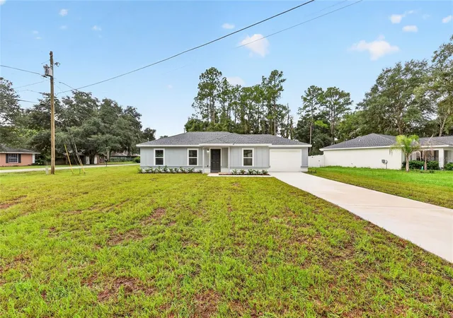Photo 3 of Single family home for sale at 3 Pecan Dr Crse, Ocala, FL 34472 | MLS# OM731458 | Listing updated on 2026-09-02