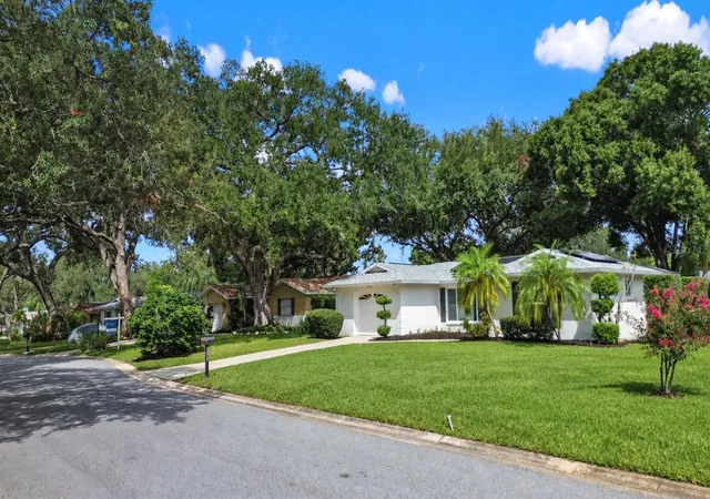 Photo 3 of Single family home for sale at 2040 Forest Dr, Clearwater, FL 33763 | MLS# TB8544402 | Listing updated on 2026-09-21