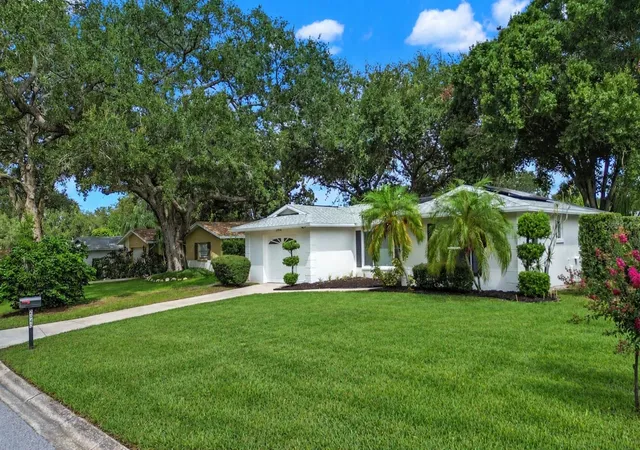 Photo 3 of Single family home for sale at 2040 Forest Dr, Clearwater, FL 33763 | MLS# TB8544402 | Listing updated on 2026-09-21