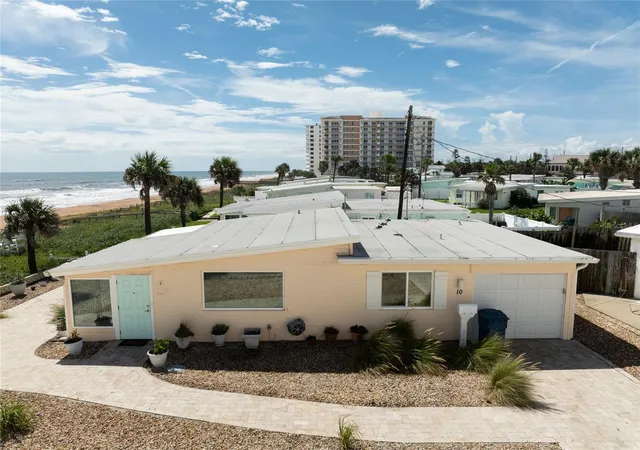 Photo 2 of Single family home for sale at 10 Ocean Edge Dr, Ormond Beach, FL 32176 | MLS# V4951051 | Listing updated on 2026-09-28