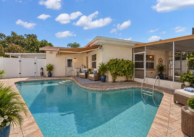 Photo 2 of Single family home for sale at 106 S Fernwood Ave, Clearwater, FL 33765 | MLS# TB8544405 | Listing updated on 2026-09-23