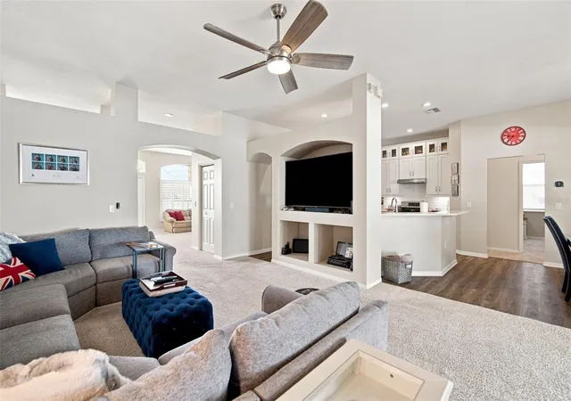 Photo 3 of Sale Pending at 2020 Alafia Oaks Dr, Valrico, FL 33596 | MLS# TB8544411 | Listing updated on 2026-09-16