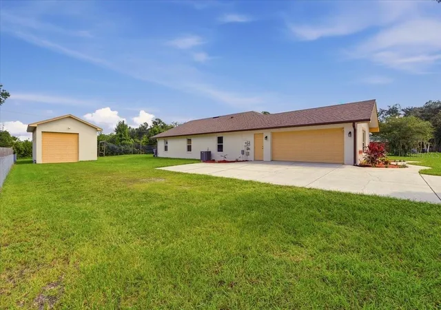 Photo 4 of Single family home for sale at 1731 Brangus Dr, Lakeland, FL 33810 | MLS# L4964725 | Listing updated on 2026-09-12