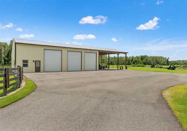 Photo 4 of Single family home for sale at 11657 Moore Rd, Lakeland, FL 33809 | MLS# W7889098 | Listing updated on 2026-09-05