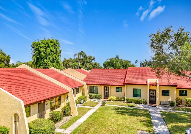 Photo 4 of Condo for sale at 1229 58th Street W #1229, Bradenton, FL 34209 | MLS# A4704721 | Listing updated on 2026-09-22