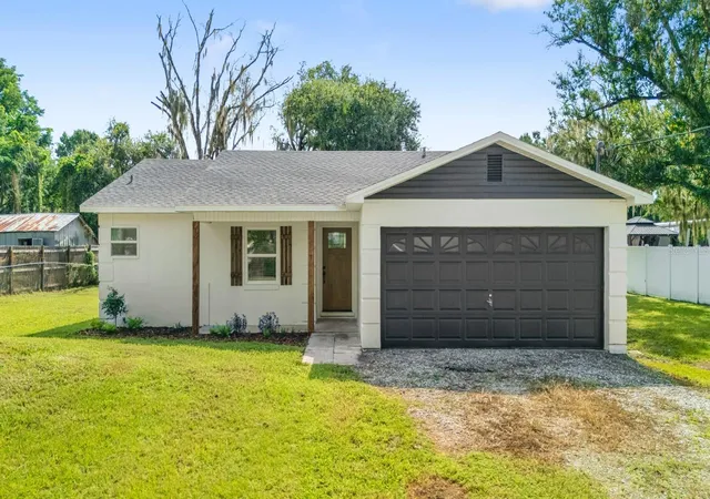 Photo 1 of Single family home for sale at 414 S Wiggins Rd, Plant City, FL 33566 | MLS# TB8544423 | Listing updated on 2026-09-02