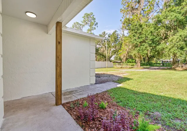 Photo 3 of Single family home for sale at 414 S Wiggins Rd, Plant City, FL 33566 | MLS# TB8544423 | Listing updated on 2026-09-02