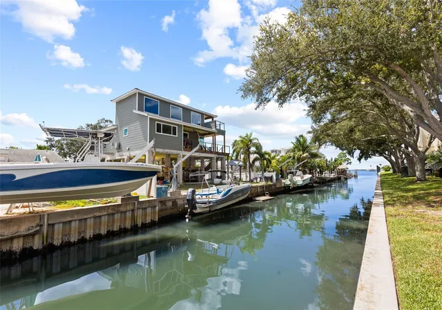 Photo 3 of Condo for sale at 433 S Paula Dr #1, Dunedin, FL 34698 | MLS# TB8544426 | Listing updated on 2026-09-22