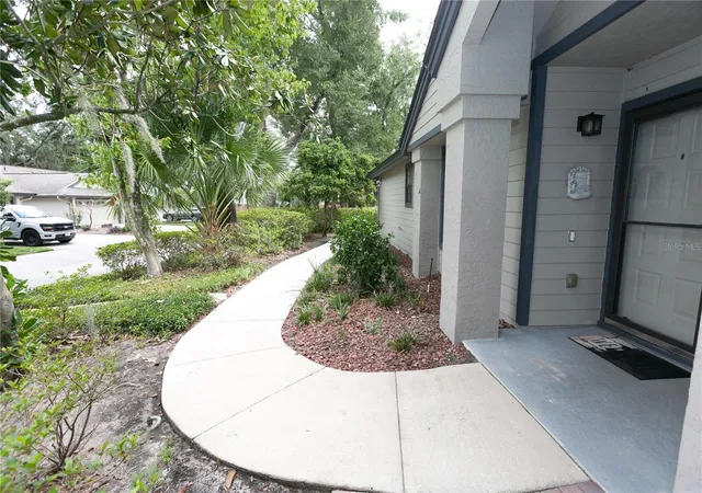 Photo 2 of Townhouse for sale at 640 Elm Crk Ct, Altamonte Springs, FL 32714 | MLS# O6438178 | Listing updated on 2026-09-25