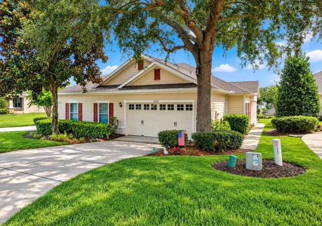 Photo 2 of Single family home for sale at 21707 Belgian Ct, Mount Dora, FL 32757 | MLS# G5117251 | Listing updated on 2026-09-05