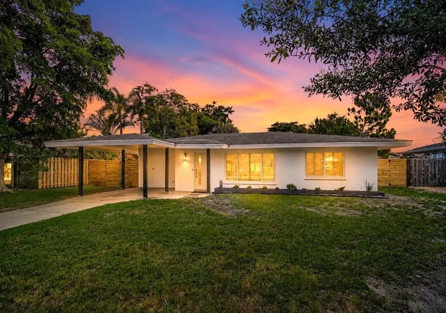 Photo 2 of Single family home for sale at 2347 Tangerine Dr, Sarasota, FL 34239 | MLS# A4704738 | Listing updated on 2026-09-05
