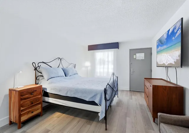Photo 2 of Condo for sale at 7150 N Tamiami Trl #S511, Sarasota, FL 34243 | MLS# A4704739 | Listing updated on 2026-09-04